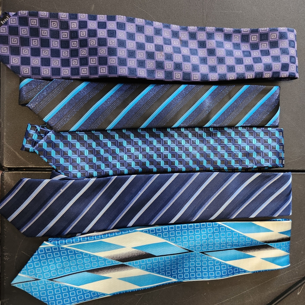 Elegant Blue and Black Men's Tie Set